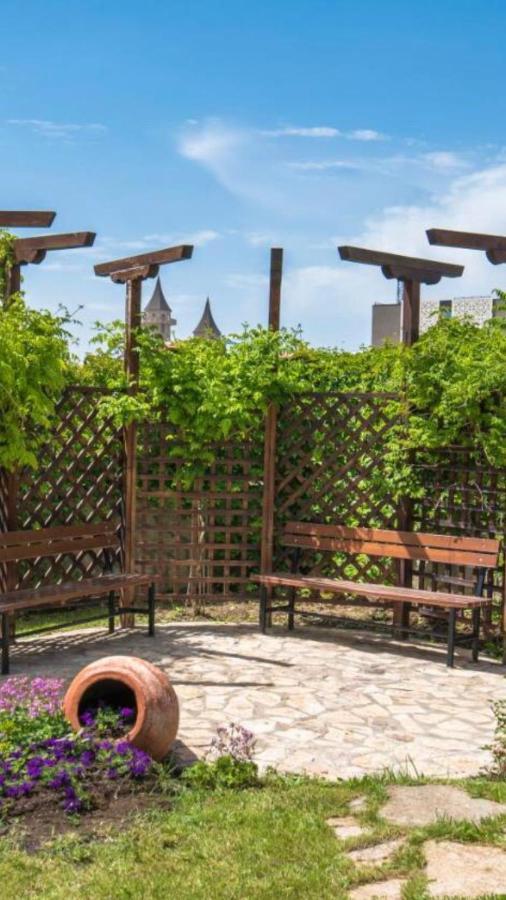 Private In Apolon